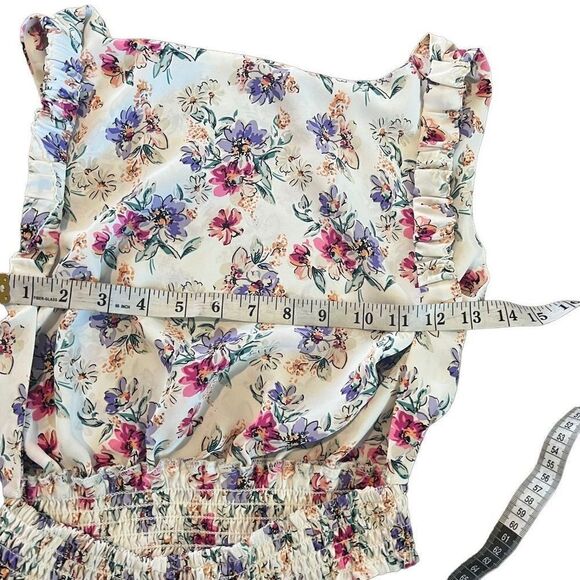 Sky to moon Floral Smocked Cropped Open
Back Blouse size m - Picture 3 of 6